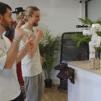 Le robot café sur YouTube