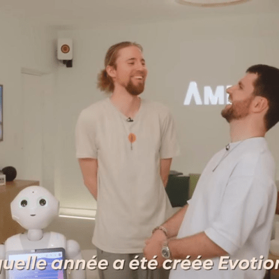 Robot Pepper dans une vidéo YouTube d'Amixem