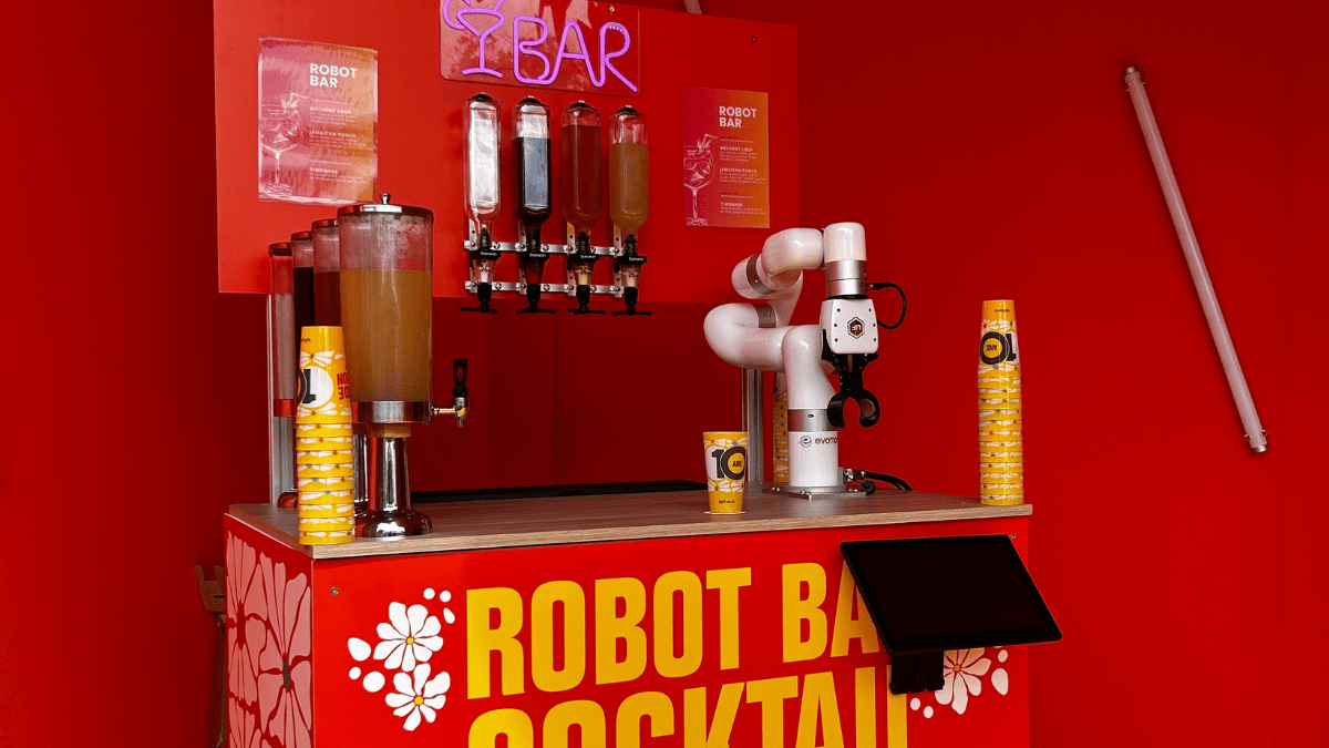Attirer du monde sur stand grâce au robot bar